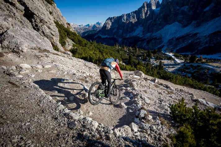 Now you need a sure instinct, after all you want to roll round the bend on the front wheel.