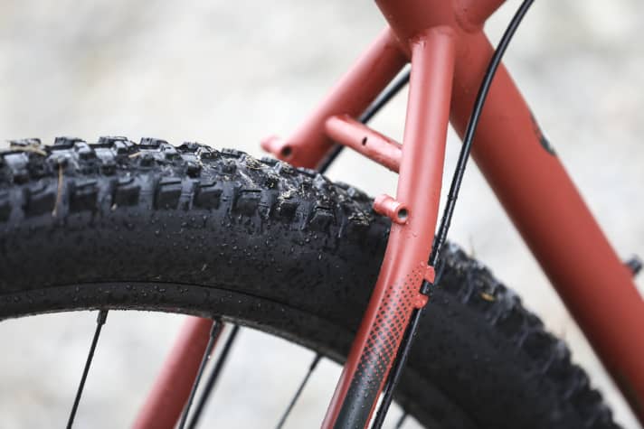 The steel frame is prepared for mudguards and pannier rack. This makes the Kona Unit a particularly versatile everyday bike.