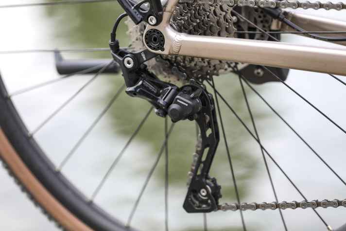 Die GRX 400 wechselt die 2 x 10 Gänge.