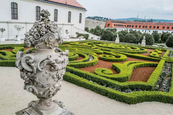 Der Barockgarten auf der Burg Bratislava wurde ursprünglich in der Zeit Maria Theresias angelegt.
