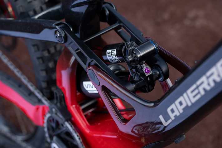 By swapping the rocker, Lapierre makes it possible to convert from high to low pivot