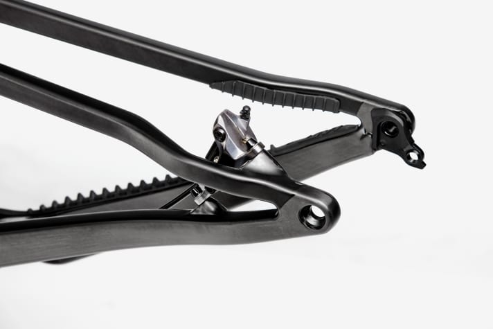 The brake mount on the Last Cinto V2 fits inconspicuously into the rear carbon frame triangle.