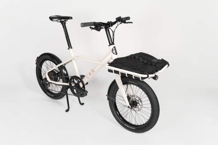 Lax Cycles presents the Lax One, a compact mini cargo bike with 20-inch wheels and an overall length of 1.60 metres. The versatile concept includes variants as a muscle bike, e-bike and with a belt drive.