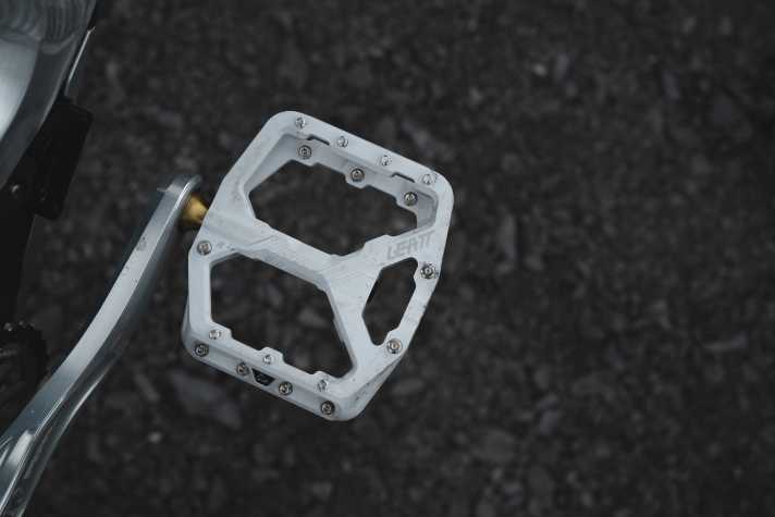 The Leatt AllMtn flat pedals are available in different platform sizes for smaller or larger feet.