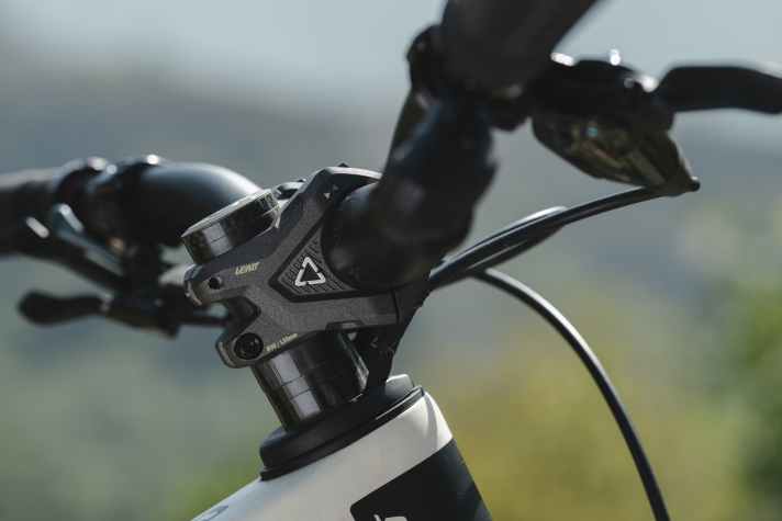 The stems are designed for enduro and gravity use and come in lengths between 33 and 50 mm.