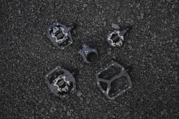 The Leatt components in the colour black >> <a href="https://www.awin1.com/cread.php?awinmid=14547&awinaffid=471469&clickref=B+Leatt+Black&ued=https%3A%2F%2Fwww.maciag-offroad.de%2Fmountainbike-teile%2Fleatt%2F%3Fcolor%3D16" target="_blank" rel="noopener noreferrer nofollow">available here</a>*.