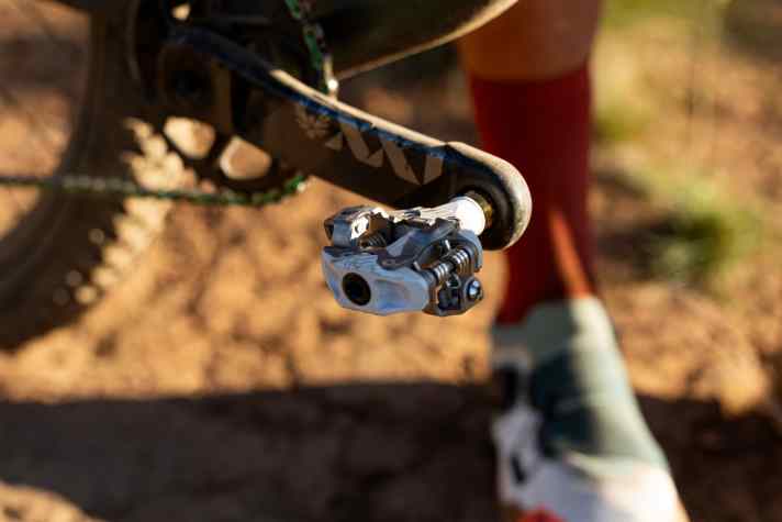 The Leatt "Endurance" clipless pedals are designed for lightweight construction and are said to weigh 298 grams in the top version.