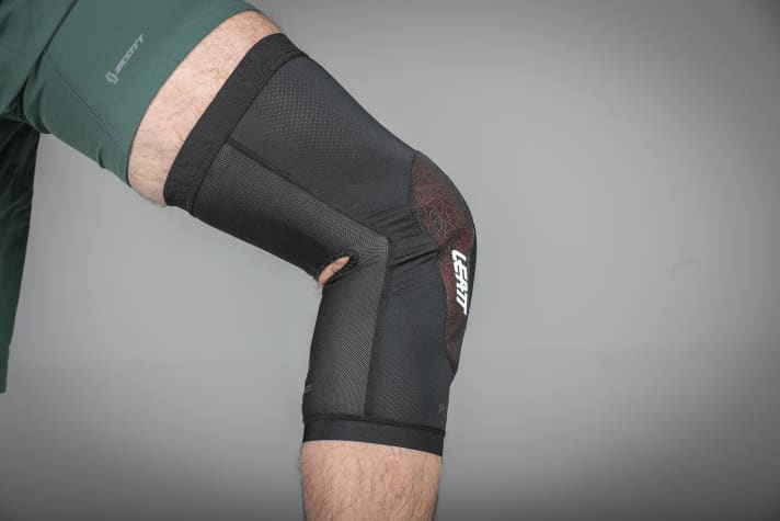 The long sleeve also contributes to the good fit of the Leatt knee pad
