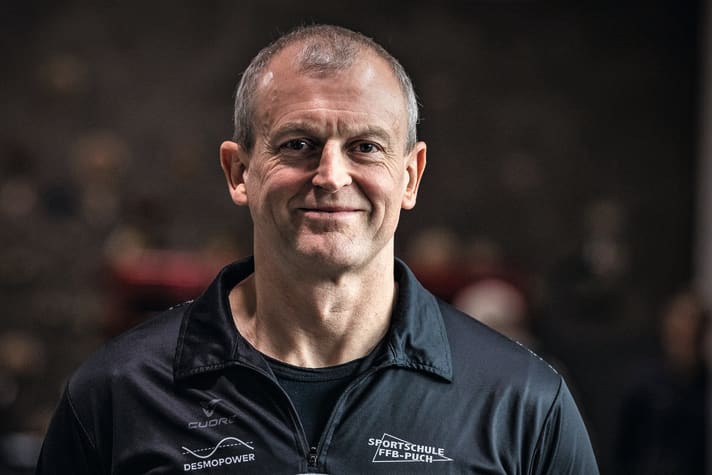 Our expert: Lorenz Westner trains professional bikers and knows what bikers need to look out for.