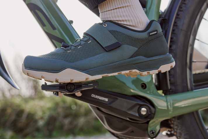 En combinaison avec les chaussures des séries GF, EX et ET, la pédale doit être particulièrement adaptée aux navetteurs, aux vététistes de gravel et aux débutants en VTT.