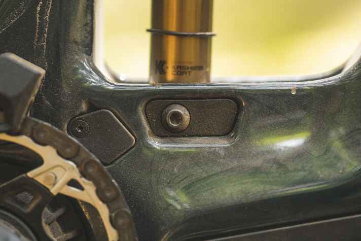 Über diesen Flipchip kann man die Progression des Yeti-Hinterbaus effektiv in vier Stufen anpassen. Uns hat das Heck mit einer etwas höheren Progression noch besser gefallen.