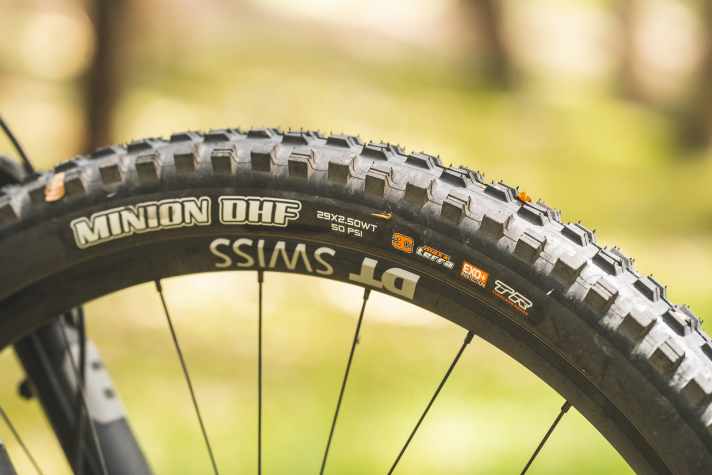 Pivot setzt auf klassische Maxxterra-Reifen und verzichtet damit im Downhill auf die Extraportion Fahrsicherheit und Grip.