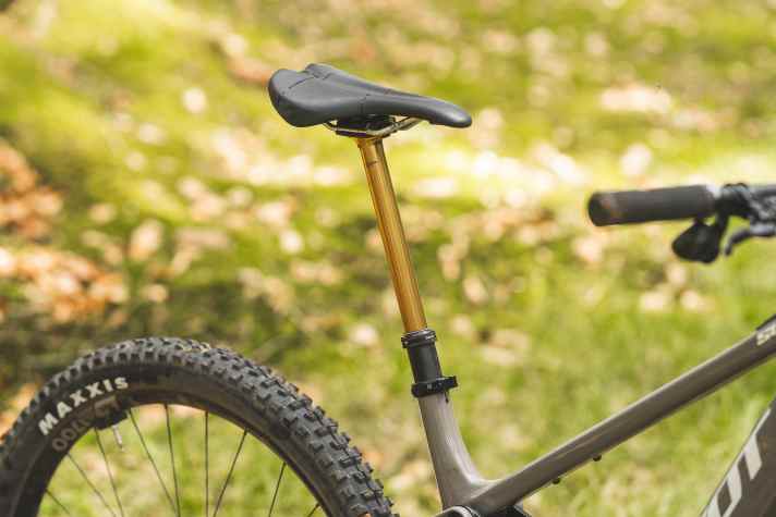 Mit kurzem Sitzrohr bei großer Einstecktiefe bietet das Shuttle AL/AM massig Bewegungsfreiheit über dem Bike. Top!