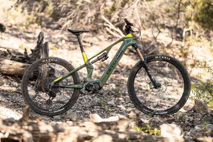 Cannondale Moterra SL 1: Shimano EP801 // 600 Wh // 160/150 mm // 29/27.5 inch (Mullet) // 20.15 kg // 8999 Euro.