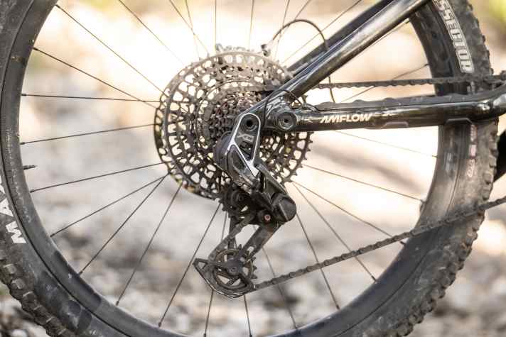 Srams X0 Transmission sortiert die zwölf Gänge am Amflow Pl Carbon Pro.