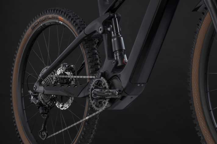 Nicht nur Hauptrahmen, auch Hinterbau und Dämpferanlenkung des Lightrider E3 Pro sind aus Carbon.