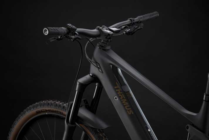 Thömus deliberately opted for a classic cable routing with an entry behind the head tube to make it easier to use and maintain.