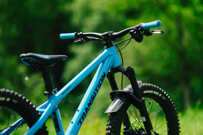 All parts, such as brake levers and gear levers, are specially moulded for small body sizes.