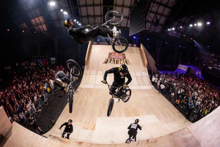 Bei den Kombis, die Logan Martin geschmeidig in Quarterpipe und in den Skatepark zimmert, bleibt schon mal die Kinnlade offen stehen. Noch beeindruckender in Bewegtbild!