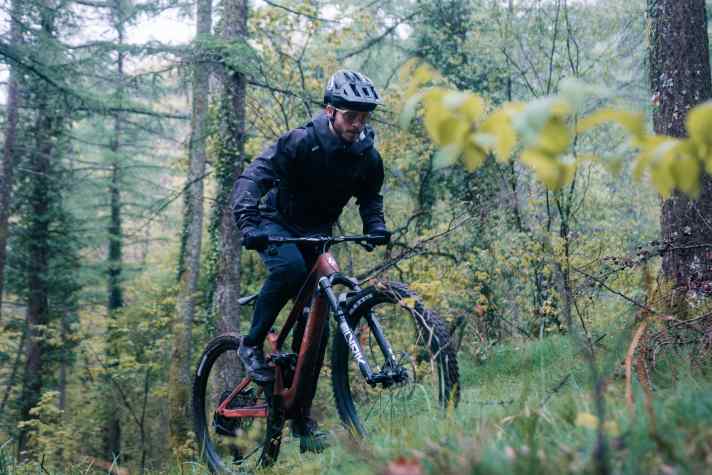 Stiffer when accelerating, more power-saving on technical terrain: an optimised carbon construction should make this possible on the Lapierre Zesty CF.