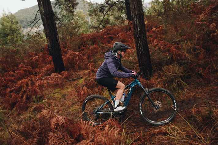 It remains a hardtail, but with the 130 mm suspension fork a lot is possible off-road.