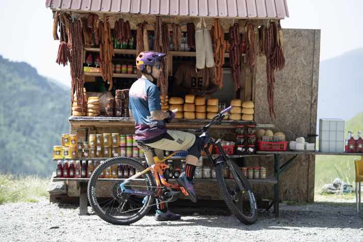 Jetzt erst mal: Brotzeit. Oder besser: Fleischzeit!