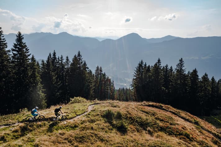 The legendary Fleckalm Trail from the Ehrenbach-Höhe ends in Kirchberg and is a must.