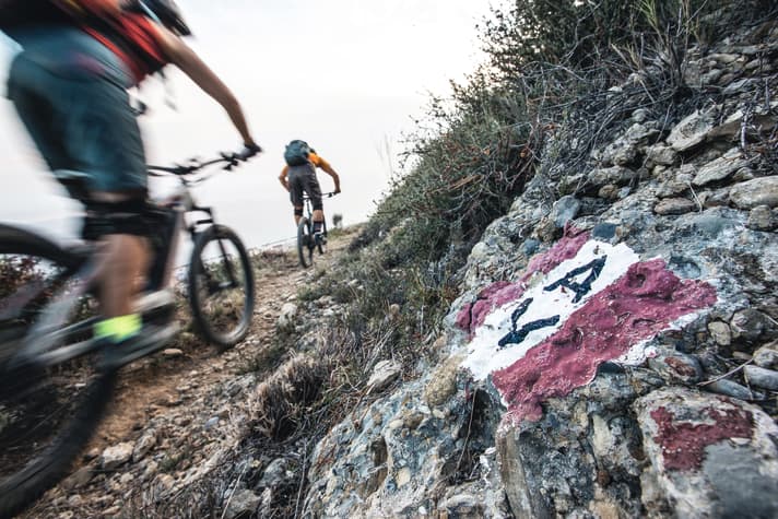 Der Fernwanderweg Alta Via ist gut markiert, aber nicht immer für Biker ideal zu fahren. Es gibt aber sehr lohnende Umwege.