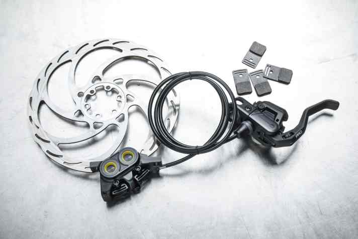 Bremsen wie die neue Gustav Pro gibt's dann natürlich zum Anfassen.