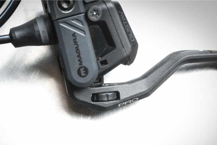 Der Alu-Hebel lässt sich werkzeuglos in der Griffweite verstellen und kann bei Bedarf leicht getauscht werden.