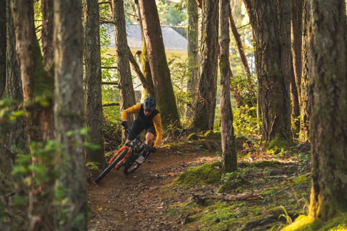 The first stage has it all: demanding passages await the riders and put their skills to the test.