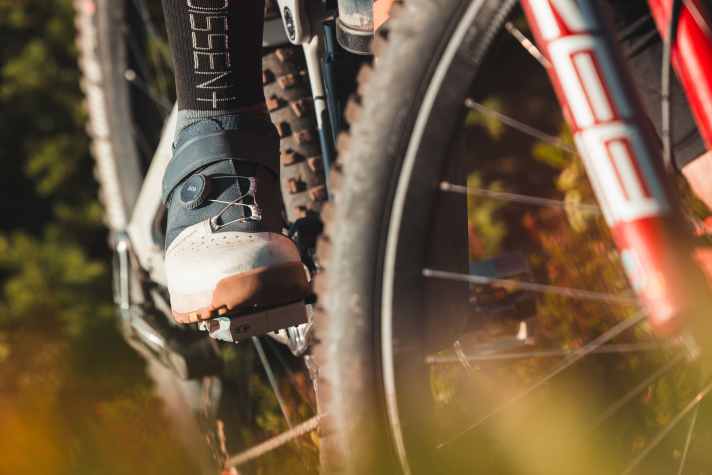 All click shoes from Crankbrothers come with pre-assembled Crankbrothers Match shims and cleats.