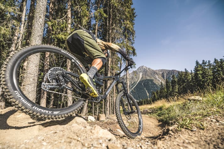 Wenn es das gewünschte Bike zu einem günstigen Preis gibt, macht das Hobby gleich doppelt Spaß – wie etwa hier mit dem Propain Tyee CF.