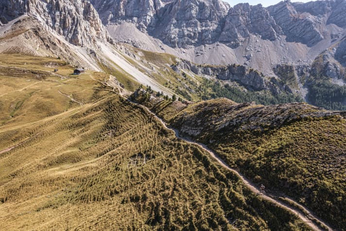 We push up another 300 metres in altitude to San Nicolò.