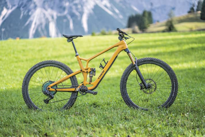 In size XL, we were already able to convince ourselves of the riding characteristics of the Trek Fuel EX. Tall riders will not only find a size XXL from the Americans, but also many options to adjust the geometry to their personal needs.
