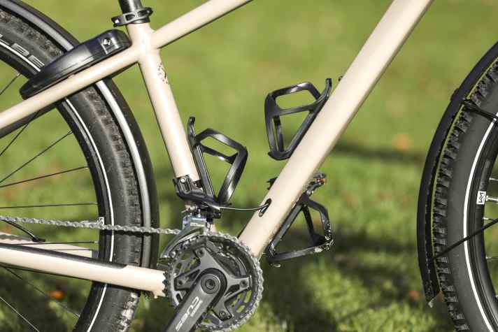 Up to three bottle cages can be screwed onto the Maxx frame.