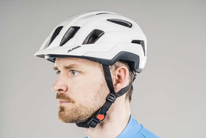 Klassisches Design, Top-Verarbeitung, erprobtes Anpassungssystem, MIPS-System. Der Alpina Paranus ist ein empfehlenswerter City-Helm zum günstigem Preis.