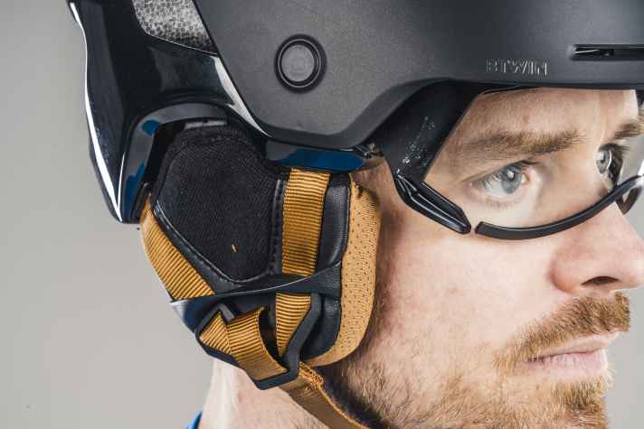 Ein integriertes Visier und wärmende Ohrenpolster schätzen viele Pendler vor allem im Winter. Leider ist die Verarbeitung am BTWIN CBH 900 nicht sehr hochwertig.