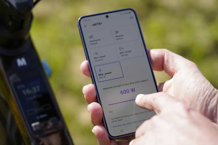 Per App kann der Bosch Performance CX auf bis zu 100 Nm und 750 Watt aufgebohrt werden.