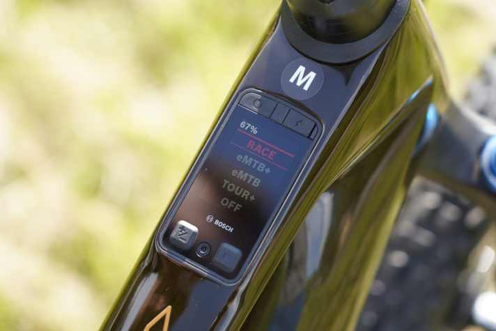 Den aggressiven Race-Modus gibt’s exklusiv für den Performance CX-R.