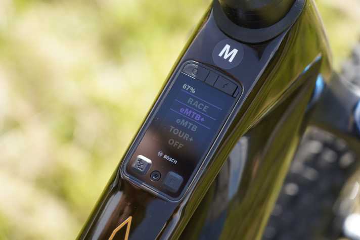 The new Kiox 400C can be retrofitted. The new E-MTB+ mode is available as an update for all CX with Smartsystem.