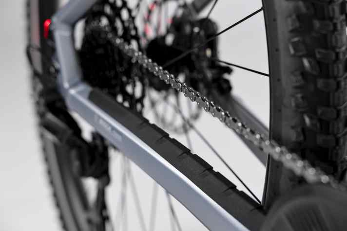 Den umfangreichen Kettenstrebenschutz hat sich Centurion bei seinen MTBs abgeschaut.