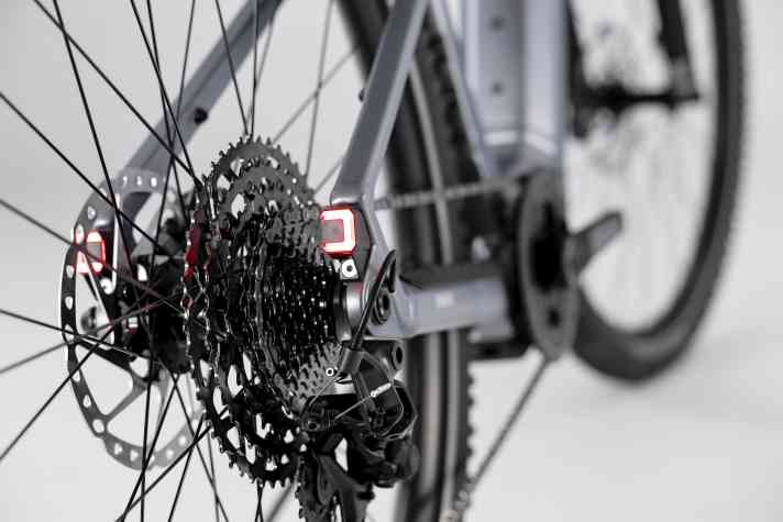 Factory-fitted rear lights and the durable Linkglide gears from Shimano improve the bike's suitability for everyday use.