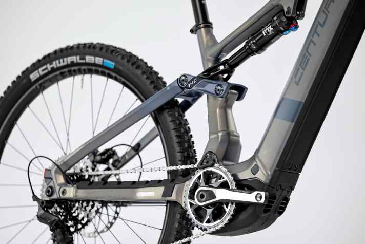 The Horstlink rear suspension with progressive kinematics is designed to ensure sensitive and controlled handling on trails.
