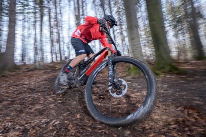 Die leichtesten E-Mountainbikes 2023