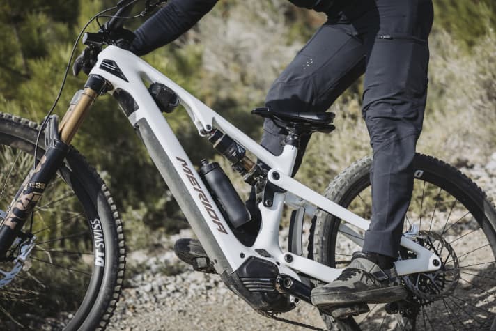 The Merida eOne-Sixty CF prioritises weight and handling over range.