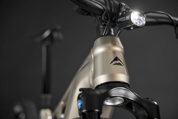 The front light is factory-fitted on all eOne-Fourty bikes and is powered by the main battery.
