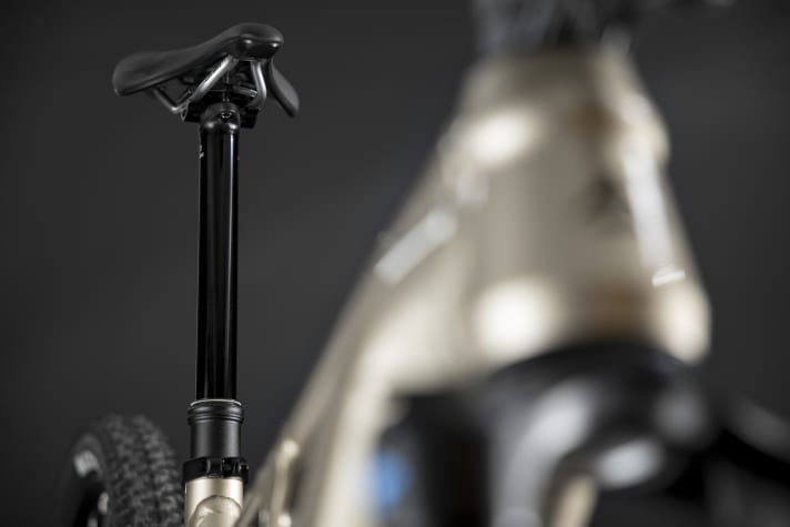 Merida Team TR II heißt die Teleskopstütze, bei der der Hub einfach zwischen 30 und satten 230 Millimetern verstellt werden kann.