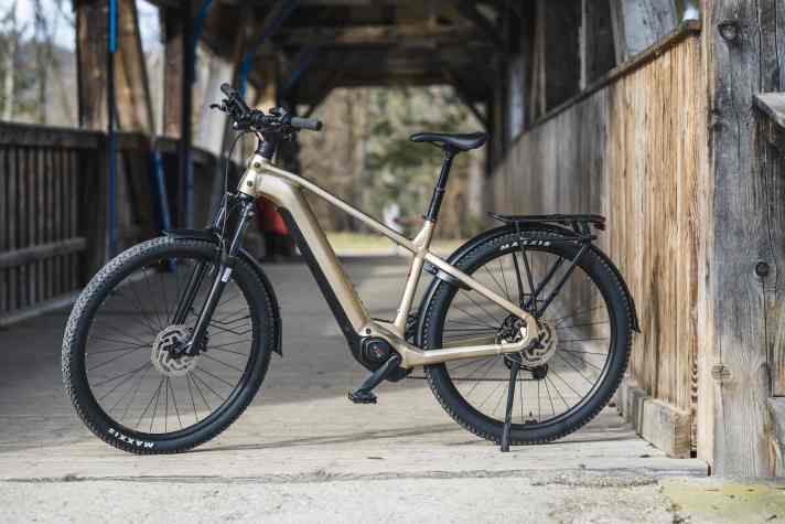 Merida eFloat CC 500 EQ: Bosch CX // 800 Wh // 29 inches // 29.2 kg // 4399 euros.