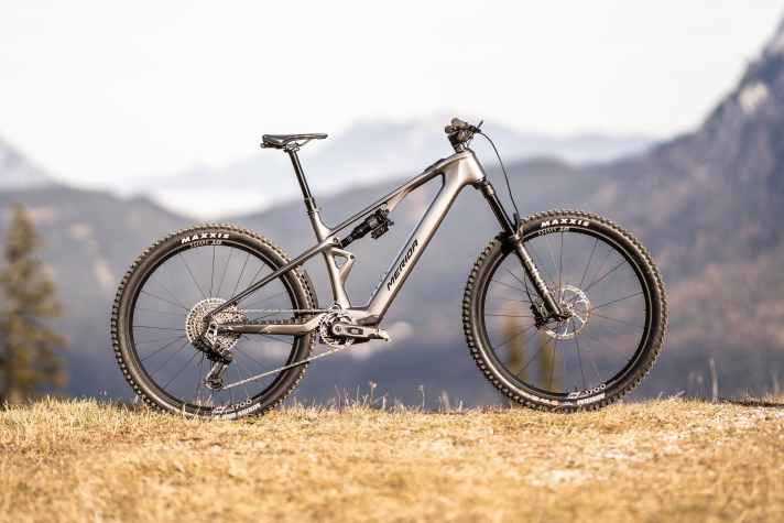 The Merida eOne-Sixty SL is not only the brand's first light e-MTB, but also the first e-bike with a Bosch motor from Merida.